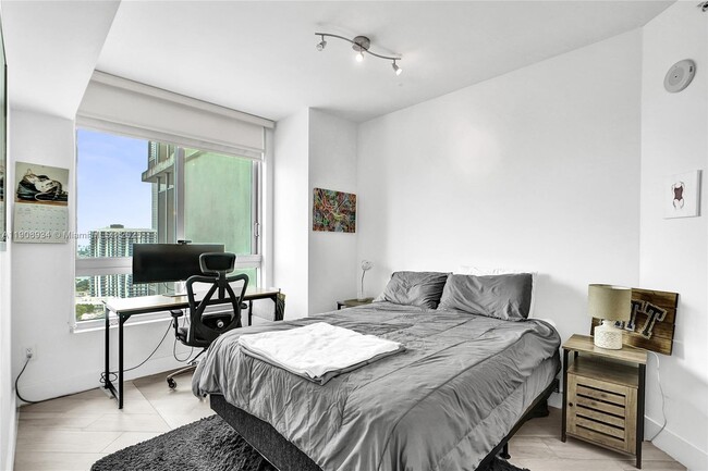 Building Photo - 350 S Miami Ave