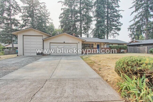 Building Photo - 1102 NE 125th Ave
