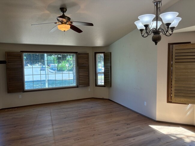 Building Photo - 3233 Jeri Dr NE