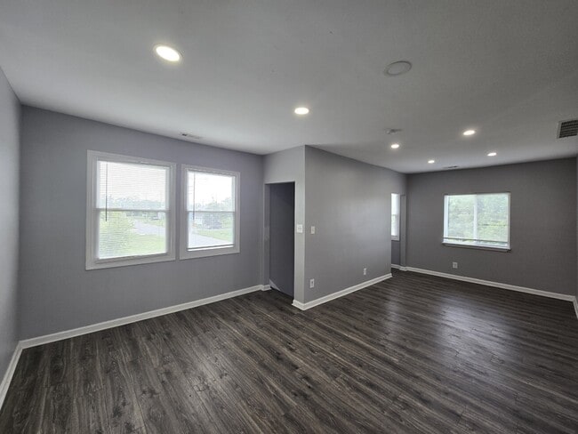 Building Photo - 9340 Moffat Ave