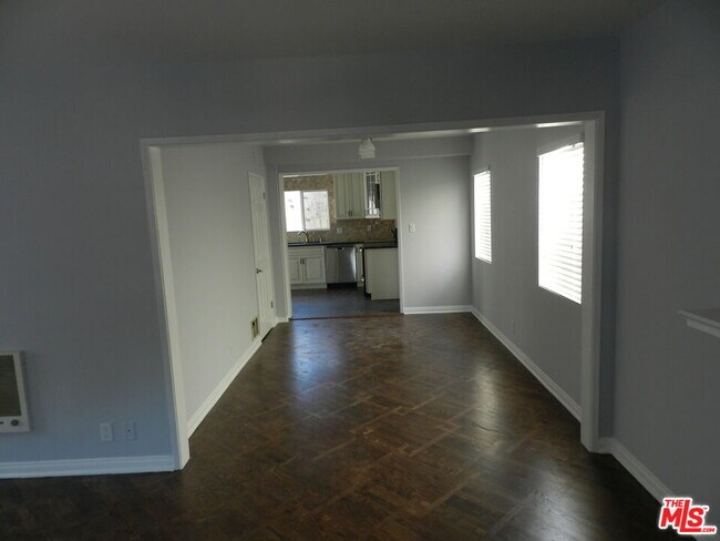 Building Photo - 2711 Arizona Ave
