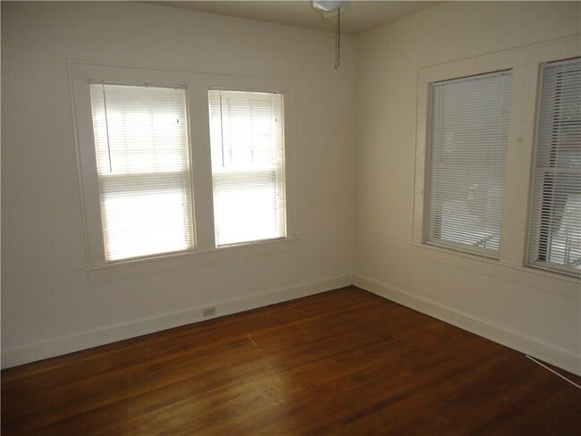 Building Photo - 707.5 Graham Pl