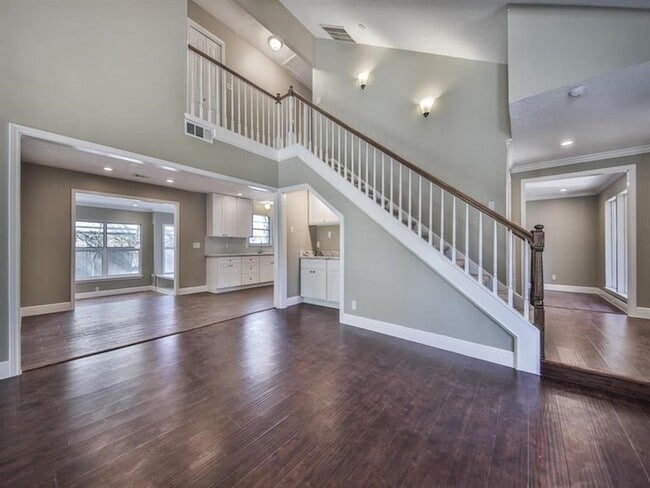 Building Photo - 10519 Laneview Dr