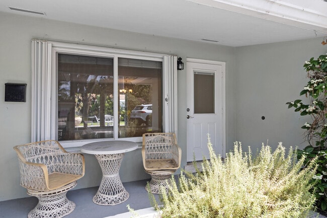 Building Photo - 1911 NE 27th St