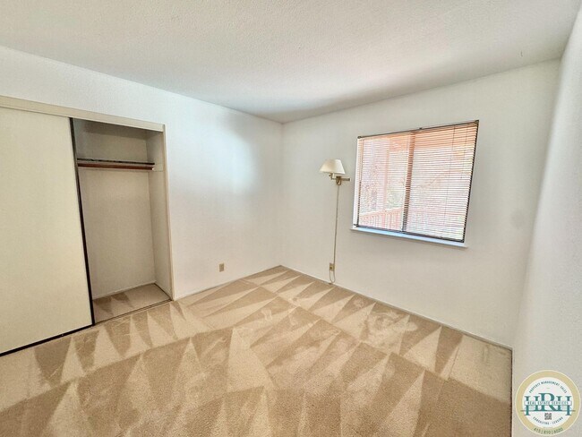 Building Photo - Charming 3-Bedroom, 2.5-Bathroom Condo in ...