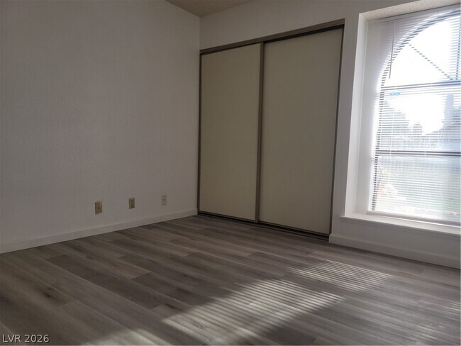 Building Photo - 5712 Swimmer Dr