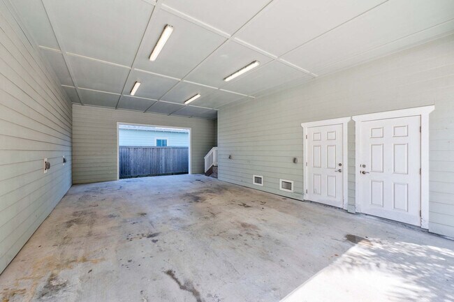 Building Photo - 1701 S Station St