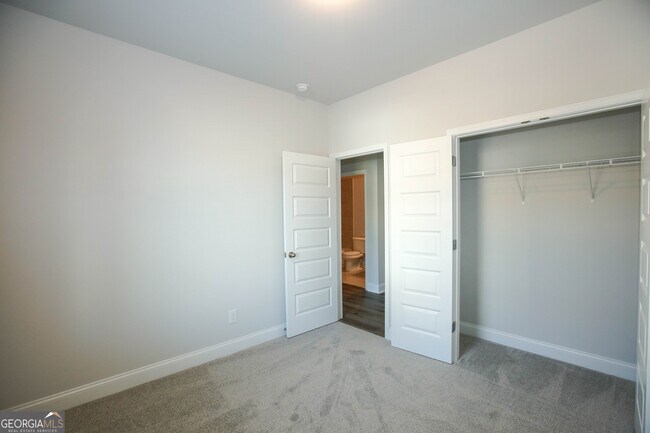 Building Photo - 452 Hellen Vly Dr