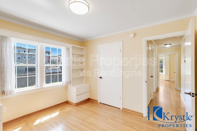 Building Photo - 1324 Wanda St