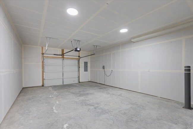 Building Photo - 2015 W 9th Ave