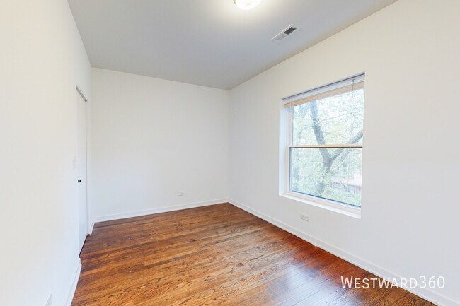 Building Photo - 1339 W Early Ave