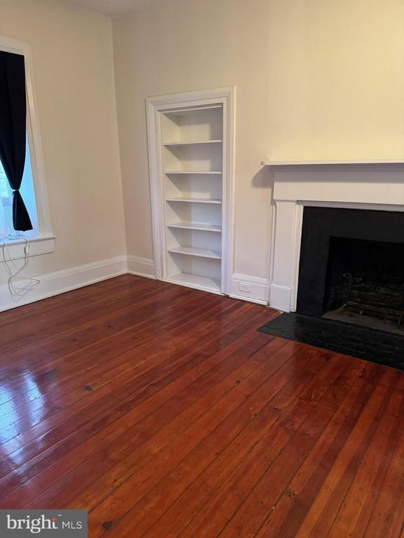 Building Photo - 113 E Main St