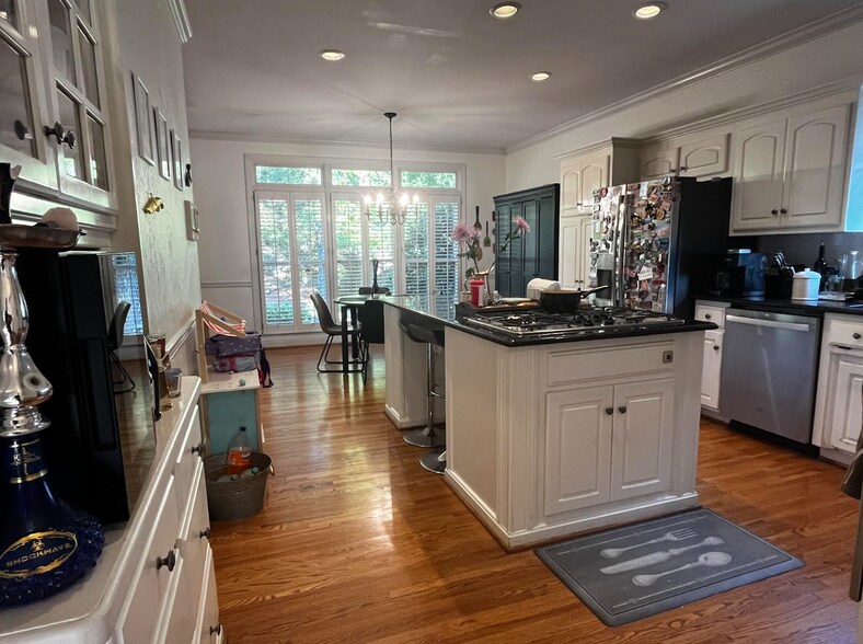 Building Photo - 6116 Rosemont Ct