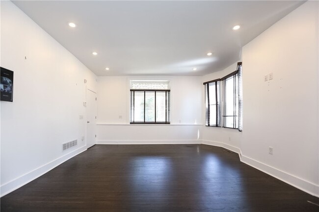 Building Photo - 71 Rutgers St