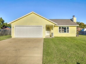 Building Photo - Charming home