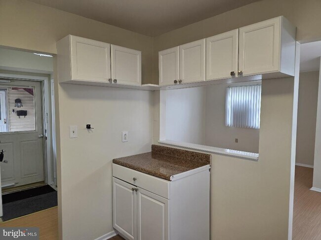 Building Photo - 22 Florence Tollgate Pl