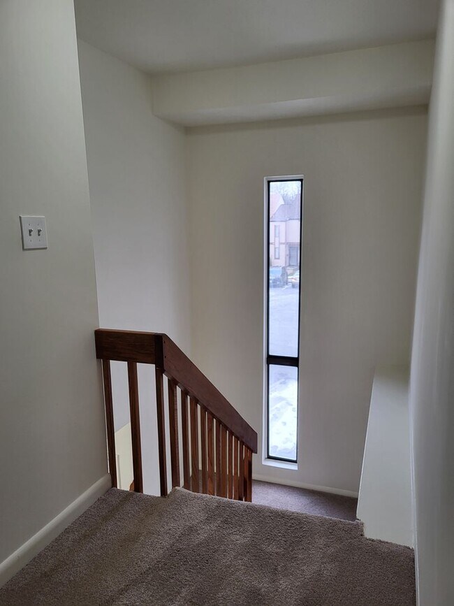 Building Photo - RENOVATED 3 Bedroom Community Treasure!
