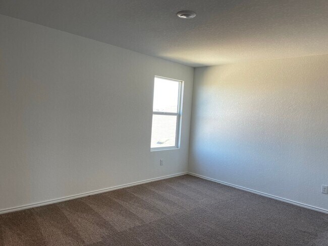 Building Photo - Spacious 4-Bedroom Home with Huge Backyard...