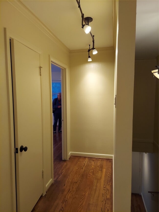 Building Photo - 2821 Eastgrove Ln