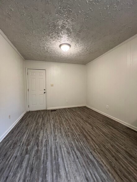 Building Photo - 1804 Alpine Dr
