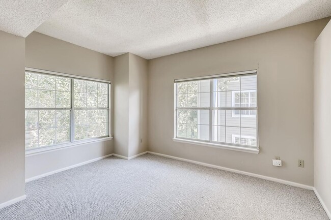 Building Photo - Cozy 2BED/2BATH Condo AVAILABLE April 4!