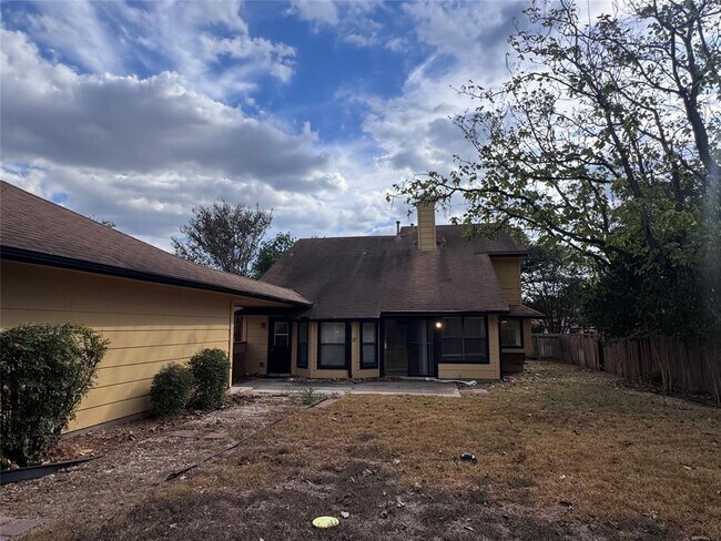 Building Photo - 306 Applewood Dr