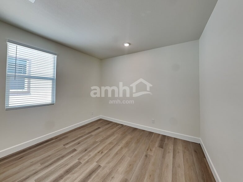 Building Photo - 10019 W Raleigh St