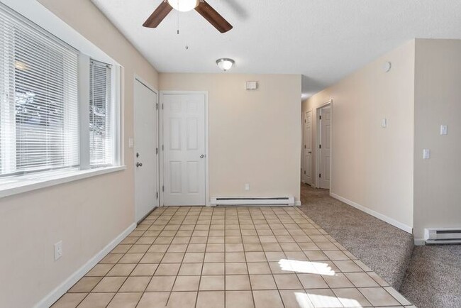 Building Photo - Spacious 2 Bed 1 Bath In Quiet Community