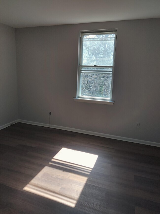 Building Photo - 4230 W Girard Ave