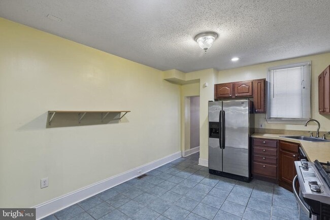 Building Photo - 250 S Highland Ave