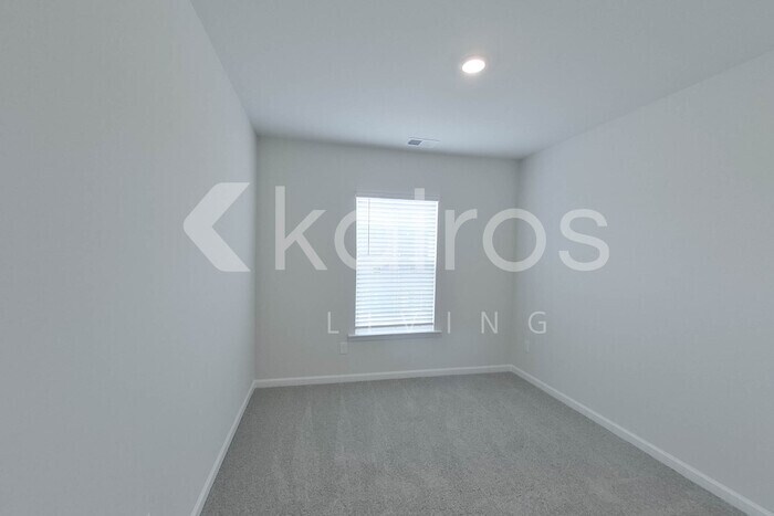 Building Photo - 2553 Banyan Cir