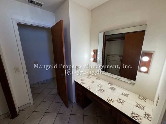 Building Photo - 728oce