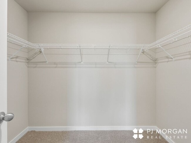 Building Photo - Spacious, Stylish, and Ready for You!