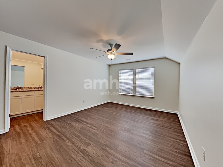 Building Photo - 330 Camp dr