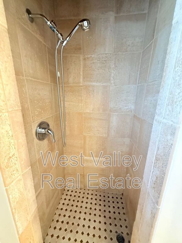 Building Photo - 606 Pierce St