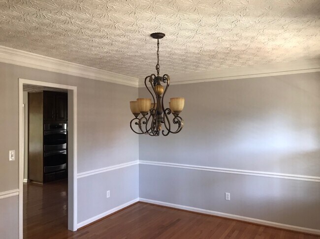 Building Photo - Great 4 Bedroom 2.5 Bath home in East Cobb...