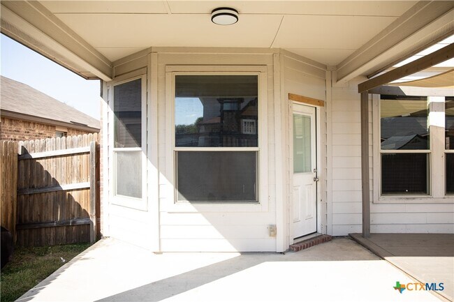 Building Photo - 6006 Ambrose Cir