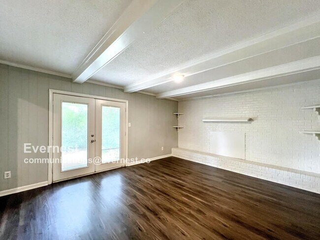 Building Photo - Beautiful 4-Bedroom Home with Spacious Liv...