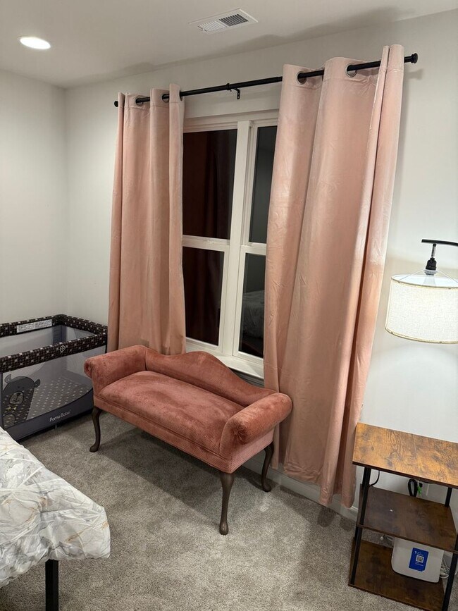 Building Photo - Charming 3BR Duplex in Charlotte