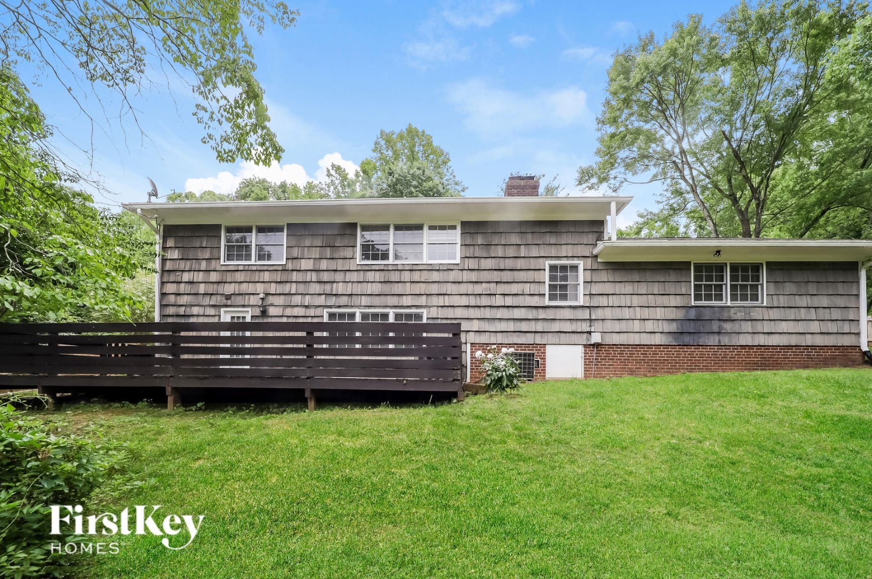 Building Photo - 2706 Northampton Dr