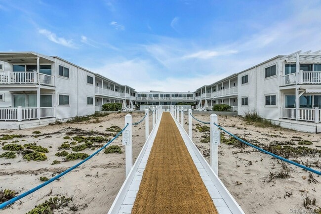 Building Photo - 281 Dune Rd