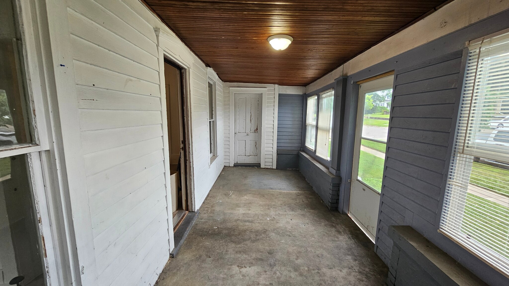 Front Porch - 903 W Conger St