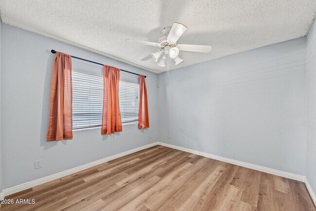 Building Photo - 5203 W Laurie Ln