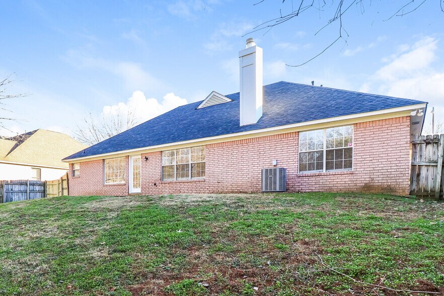 Building Photo - 8648 Tropicana Dr N