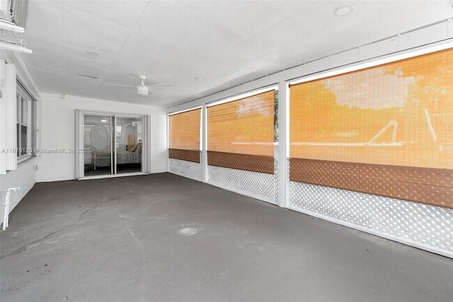 Building Photo - 658 SW 1st Ct