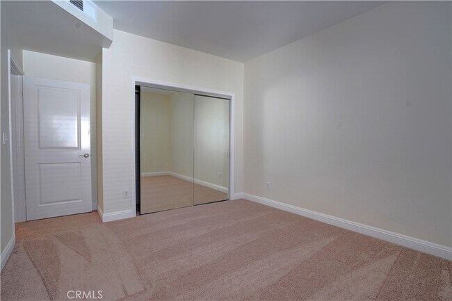 Building Photo - 7124 N Farralone Ave