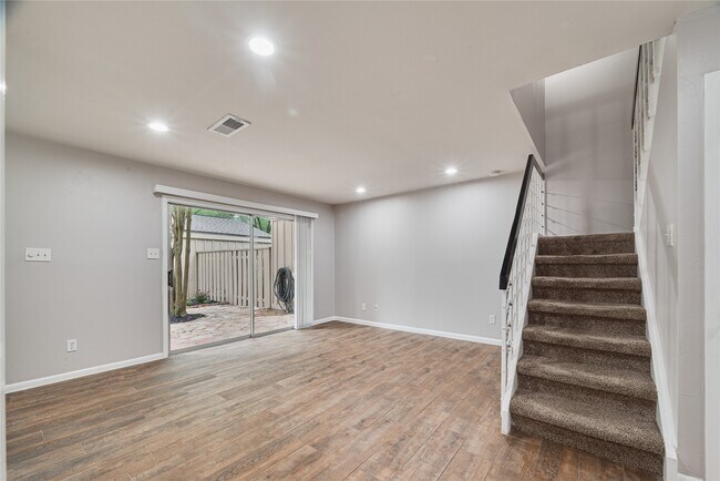 Building Photo - 2425 W Settler's Way