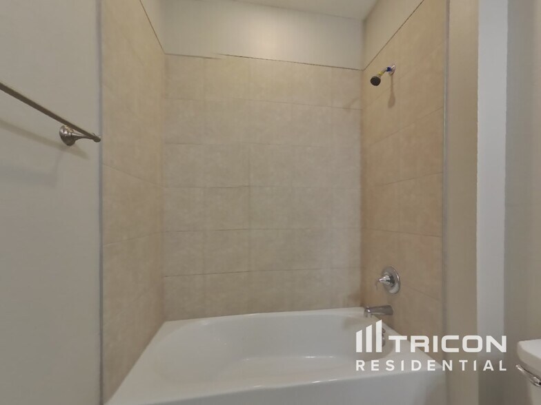 Building Photo - 164 Bloomfield Wy