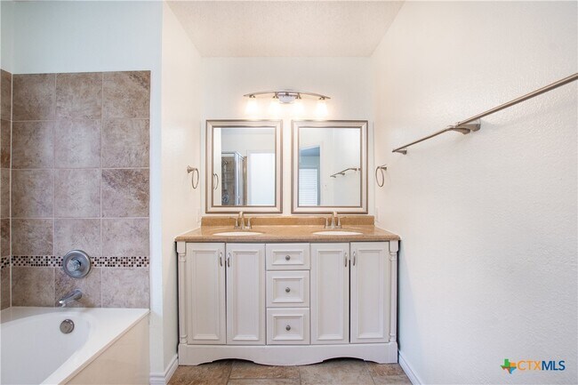 Building Photo - 1802 Lava Ln