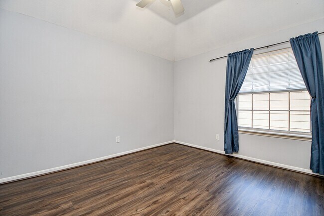 Building Photo - 6335 Oakburl Ln